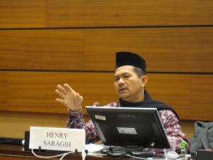 Henry Saragih, Serikat Petani Indonesia, La Vía Campesina, lors de la conférence parallèle sur le droit à la terre